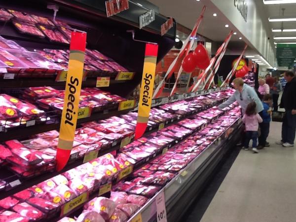 MhudsonCom's tweet photo. Wow what a Meat counter well done Traralgon !! http://t.co/trLsVFQ5
