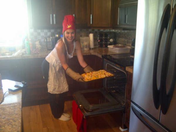 maackenzieheeck's tweet image. Greatest housewife award goes to me ;;) #anytime #callmeup #makinnachos  #lookinallcute #chef @BrettBeyak @Kolewaye
