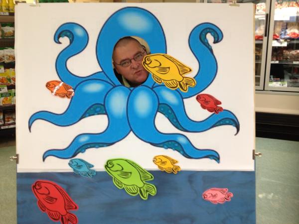 RobKristy's tweet photo. @krisricho Seafood manager Ray having fun with fresh fair at Nowra Stocklands 1648 http://t.co/RdKRJs02