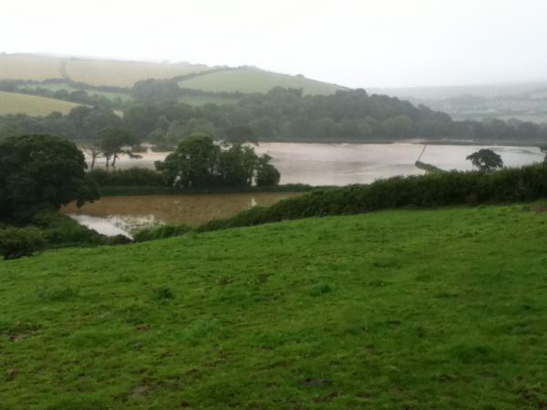 mojo90's tweet photo. River Avon flooded at Aveton Gifford, Devon #swflood @radiodevon @thatbethrose @jirvo http://t.co/qd0Qm4nP