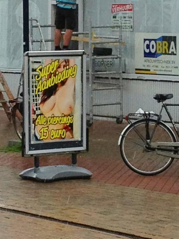 Nickthejong's tweet photo. Mag dit? :-P in de winkelstraat 😁 http://t.co/nilwfnAM