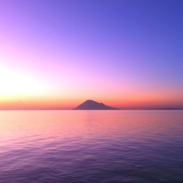city_extra's tweet photo. Come enjoy the Sunset from #cityextra restaurant Manado http://t.co/1dgbYCx8