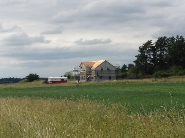 LOestling's tweet photo. Från ödemark till herrgård, på en vecka. Byggrekord? http://t.co/hbAB6eVd