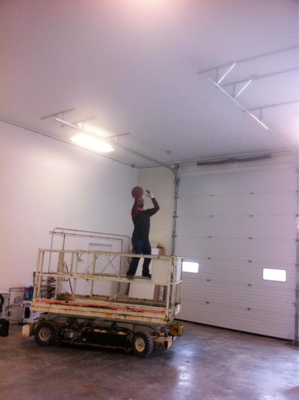 Djohnson2237's tweet image. Friday beers and horse at new shop, sillsy gets inventive #lovemyjob #natesaringer #firstoneout