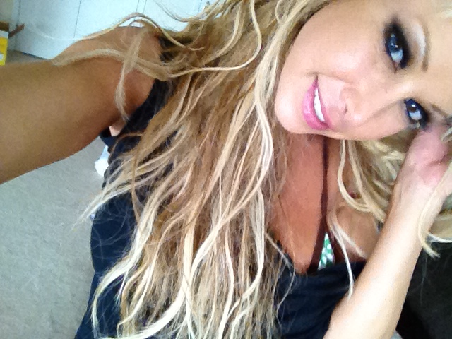 Thinking what I should do this sat night http://t.co/5R41fjfg