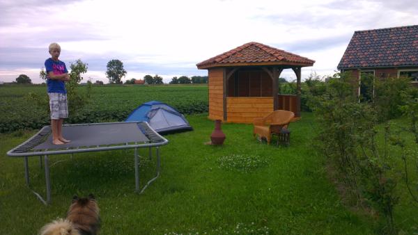 janweeda's tweet photo. @HarmBarneveld @Simonkoksr Kom net thuis, maar krijg toch ook een  beetje het gevoel dat ik op een camping zit. http://t.co/AeSEFR7L