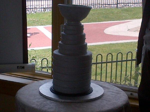 sunuvuhBeach's tweet image. @GongshowGear  to my future wife, this is our wedding cake #likeitorleaveit #stanleycupcake
