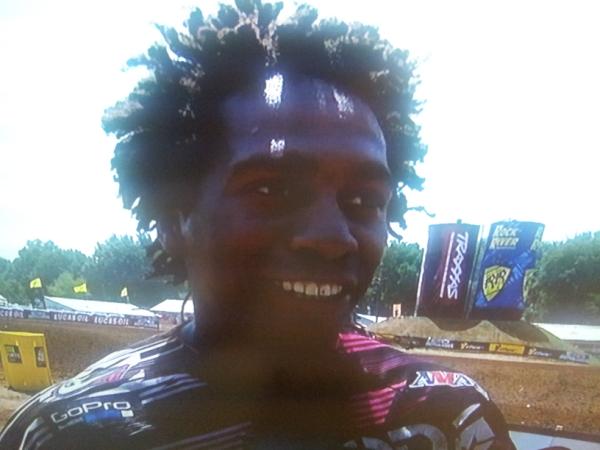 cagedfans's tweet photo. @js7 what is this shit on bubba stewart's toof? http://t.co/GobD9EtN