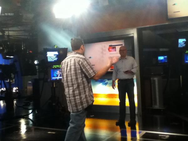 clixdirectorcnn's tweet photo. Brett and John our audio guy chatting before the show http://t.co/jD6vKfv4