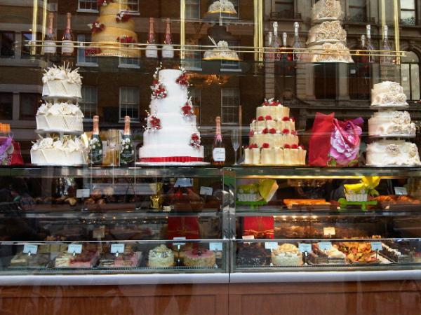 Loves_Cakes's tweet photo. I ♥ Cake ♥ A Beautiful Bakery At Picadelly http://t.co/G7o1Hl7f