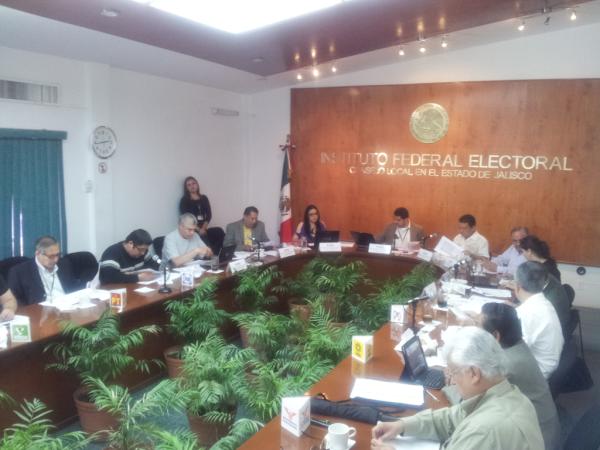 IFEJalisco's tweet photo. Termina el cómputo distrital en los 19 consejos de Jalisco, se entregará la constancia de mayoría a  senadores electos http://t.co/wXIB9vbr