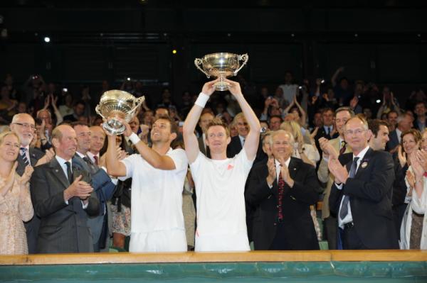 Wimbledon's tweet photo. Marray &amp; Nielsen show off their silverware after winning the #Wimbledon men's doubles title. http://t.co/LO9fvK6B
