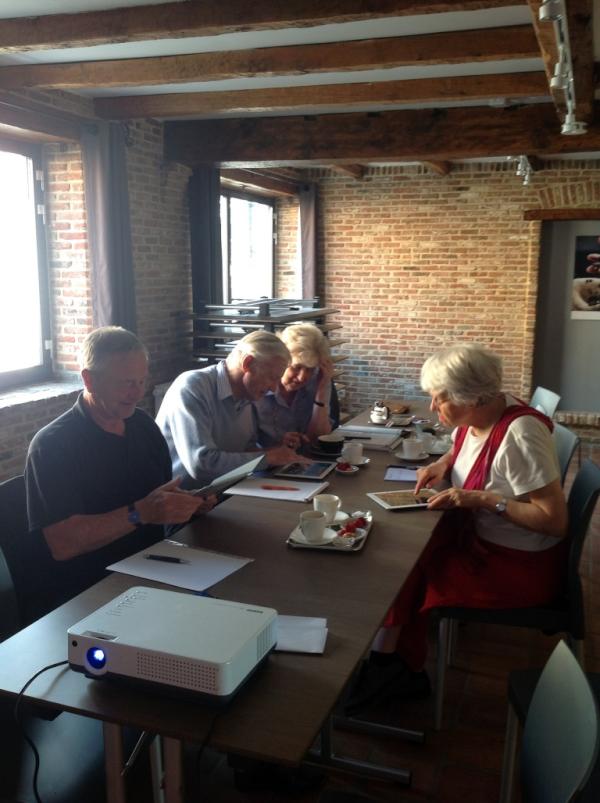 paeps_computers's tweet photo. Eerste IPad opleiding in kleine groep was een succes.  Ook alles halen uit je iPad, surf naar http://t.co/gNNHSYxf http://t.co/MRBHwj6u