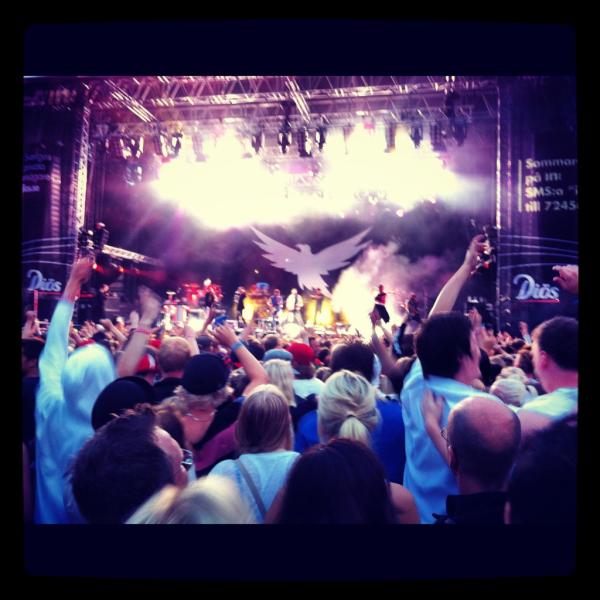 sofieandrsson's tweet photo. Snacka om att leverera, tack Hoffmaestro!! #gatufesten #världsbäst http://t.co/LWQOOWqe