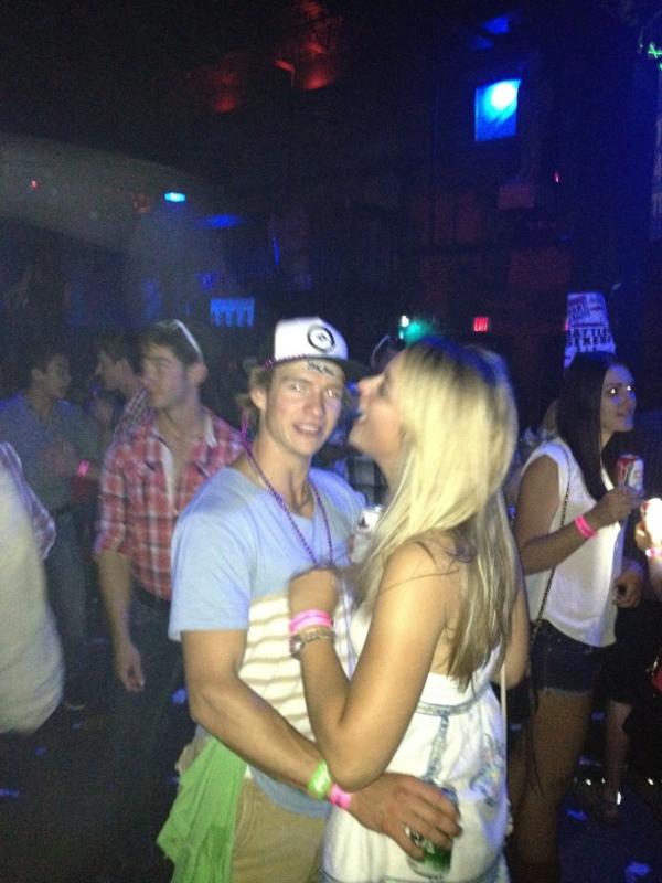 JimMoon31's tweet image. Forced make out number one! #fishisin #predatormode