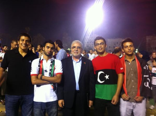 montasser_omar's tweet photo. @MustafaAG It was an honor to meet you today Dr.Mustafa. My name is Omar Montasser the guy wearing the flag t-shirt. http://t.co/w0vbScY2
