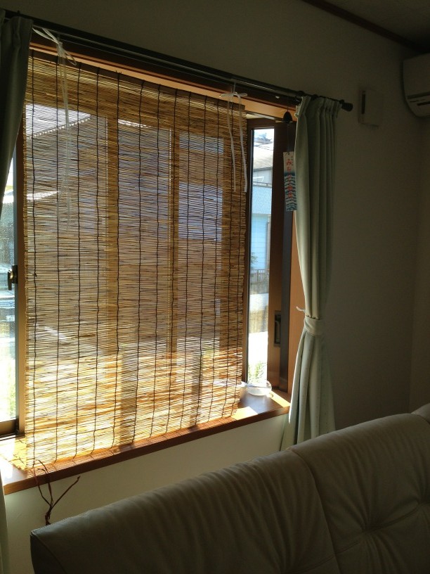 すだれを室内に取り付けるとおしゃれ 取り付け方とその効果は インテリアまとめサイト Luv Interior