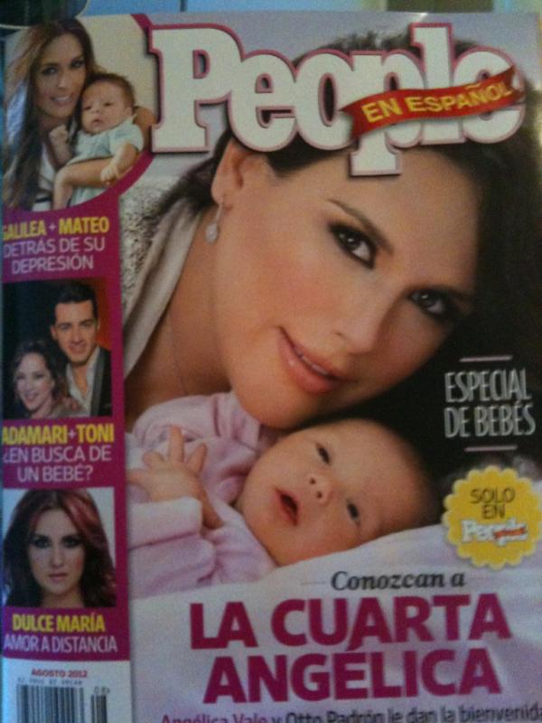 Roselyn_Sanchez's tweet photo. “@Clarkivor: I'm very happy with my new cover @peopleenespanol with the amazing actress @angelicavale and http://t.co/57oz1pgC” HERMOSA!