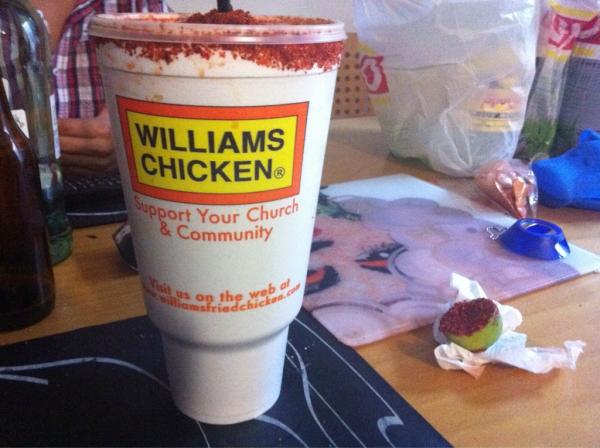 mugre00's tweet photo. Estos litros los surbieron en honor a las visita de William en santa http://t.co/IejEKQzO