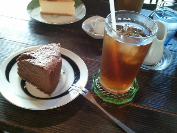 hidepans's tweet photo. ？？中崎町の『うてなカフェ』かな？？(^.^)  いぃねぇ♪ "@g525792: こてなさん にてお茶。 素敵な休日 http://t.co/1MMTJFNG"
