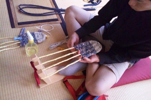 tuki3jp's tweet photo. 今日は布草履作りのワークショップに参加中。意外と難しくて苦戦… http://t.co/aOCwB8Hs