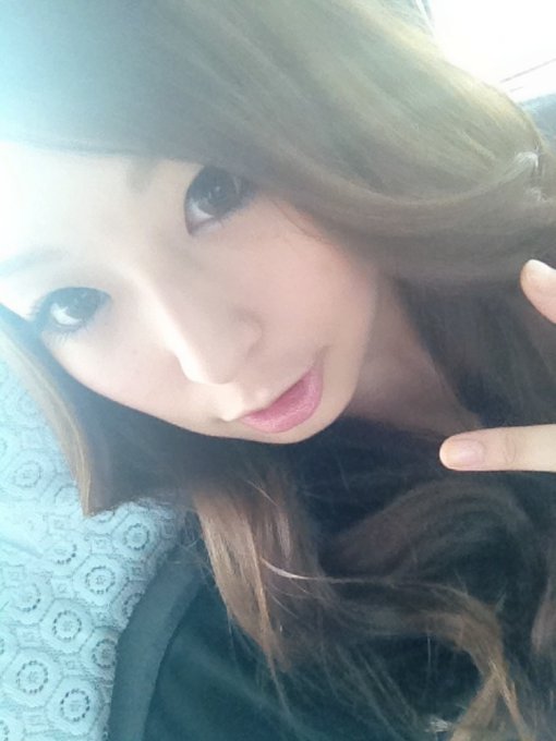 これからイメージDVDのイベントにいってきます＼⍩⃝／昨日YouTubeとか見て、感動で泣きまくってしまい今日のおめめとても腫れぼったいのです&hellip;&hellip;(；&acute;-&forall;-｀)ゞ http://t.co/jQR9k