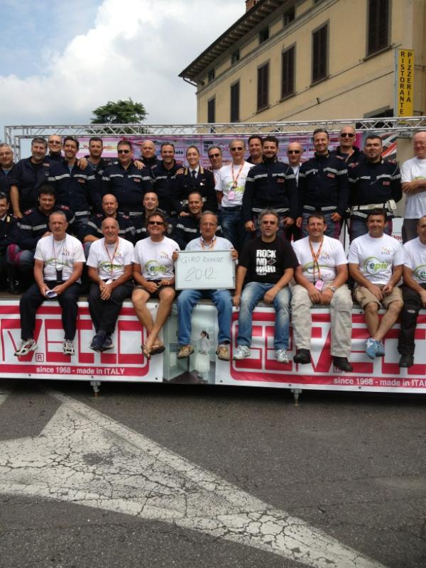 Che staff al GiroDonne !! <a href="/Giulia_DeMaio/">Giulia De Maio</a> <a href="/serenadanesi/">SereDanesi</a>