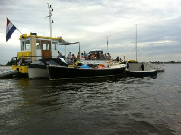 CirisCapital's tweet photo. Ponteprosecco vandaag weer op de plas aanwezig! Gisteren, de eerste dag, veel enthousiaste reacties! http://t.co/WaInu5mW