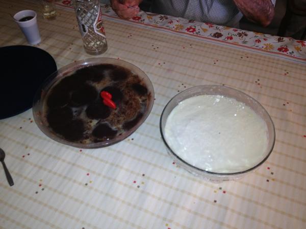 AlmelaAsis's tweet photo. Pedazo 2 tartas se ha currado  la Conchi !!!!! http://t.co/jg1rFQso