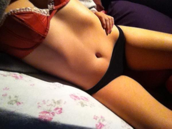 sex_pixie's tweet photo. @JessicaVaugn Your an expert on beauty and everything can you be honest and tell me if im hot?Or need to lose weight? http://t.co/szlRllwd