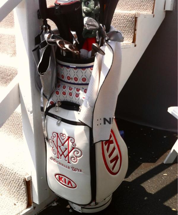 MichelleWieWest's tweet photo. Red, white and blue custom @Kia bag for @usopengolf. Ready for my final round #likeaboss http://t.co/gDDLrMuE