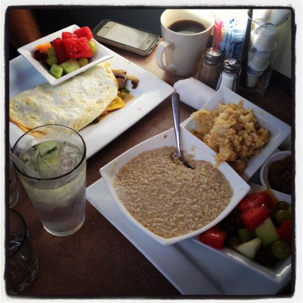 heykayadams's tweet photo. Happy Sunday! @BentonPark_Cafe #bestbreakfast @ChevySTLKeys #keystostl http://t.co/f96NHuLU
