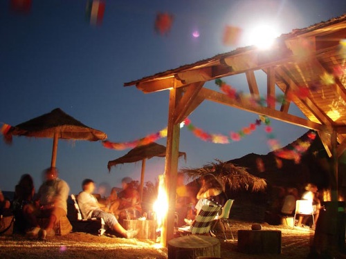JFKonesa's tweet photo. Este viernes 13, estaremos tocando en Cala Reona, 11.30h. Entrada Gratuita! Disfruta de tu copa, de *Versalles* y Dj's http://t.co/flddhvc4