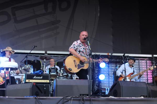 NasheRadio's tweet photo. На сцене Гарик Сукачев! http://t.co/JBQpEeYE