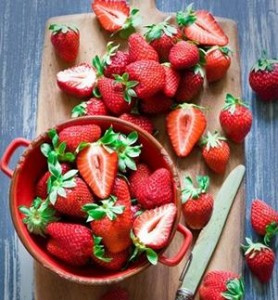 no_fat_food's tweet photo. الفراولة غذاء متكامل يحمي القلب والبشرة 
http://t.co/Nsn2y8PX http://t.co/gIOSfGbx