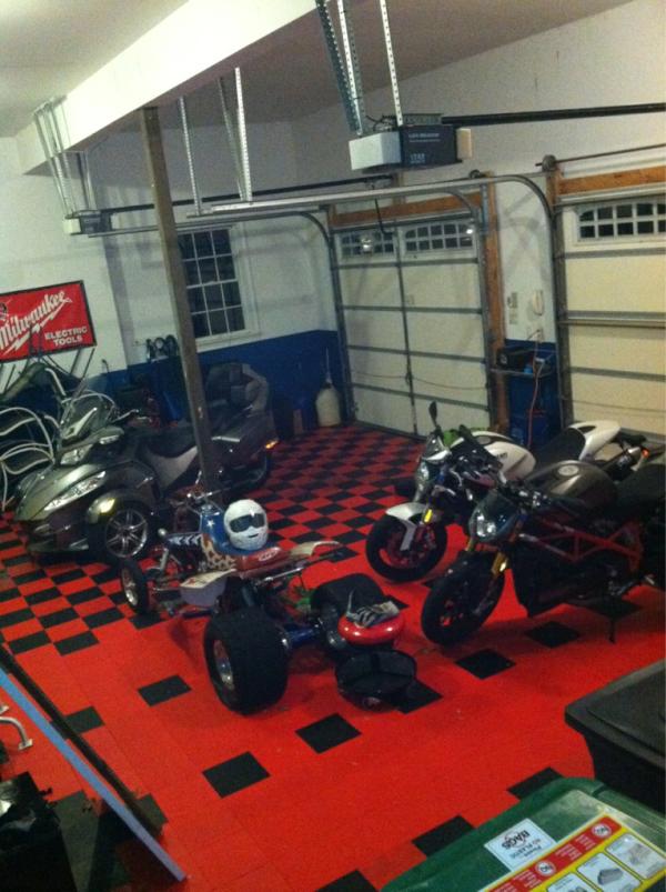 jkoerner17's tweet photo. Last skate for the weekend then home ππ #justwanttoride #Ducati or #ducatis with the bro ππ http://t.co/pczkZgdQ