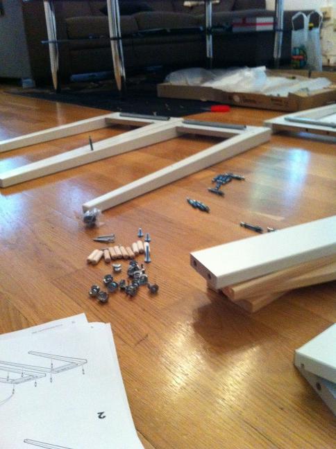 annaSLjohansson's tweet photo. Bara 19 steg kvar, Ikea <3 http://t.co/I7DLuXjq