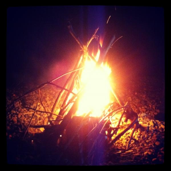 FormulaEvents's tweet photo. Sunday Night Bonfire... Sooo leggit http://t.co/I0wY94Rv