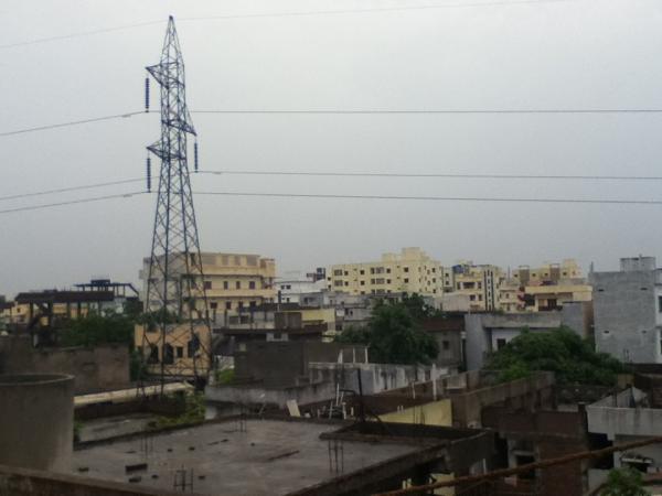 tylerv11's tweet photo. Good morning from India!!! After 42 hours over travel here we are! http://t.co/7P0S1JaN