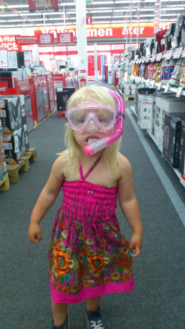 Watea's tweet photo. Nya glasögon. http://t.co/ZjoSEq7E