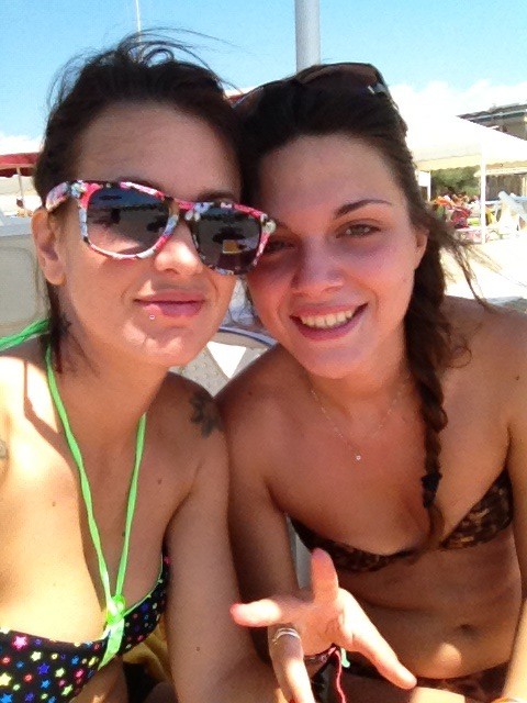 ChiaraPetrucci8's tweet photo. Un po' di relax al mare ci voleva... #sapevatelo ihihi😉 @PoliPicci 🏊☀ http://t.co/UWHCvYuv