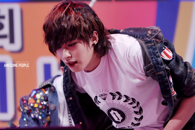 honeyblock's tweet photo. @blockbhyo 오빠 이렇게 잘생길수있어요???왜이래요 진짜 땀나게;;; 진짜 내가 이거보고 헉했다니깐 정말 저 미치는꼴보고싶어여!!? 계속 이러면.. 감사합니다^^ http://t.co/ekYnGlzH