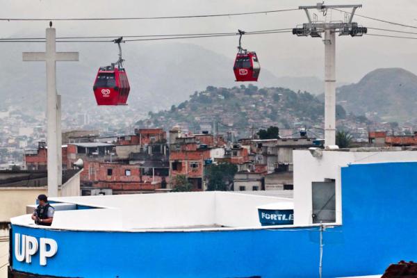 GovRJ_eng's tweet photo. Those communities have been occupied by security forces since November 2010. http://t.co/JpzTMPDB