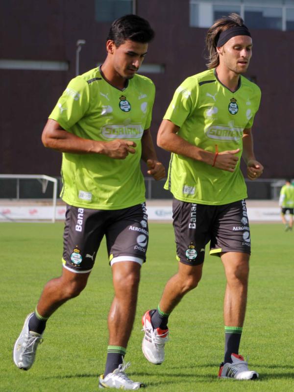 Los refuerzos <a href="/os_alanis/">Oswaldo Alanis</a> y @EGLUGO23ofic durante el entrenamiento de este lunes en #TSM.