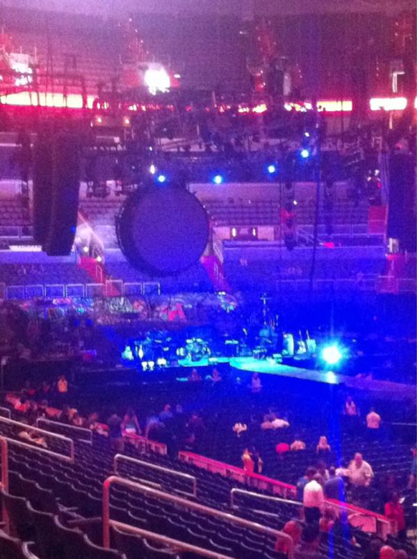 victorndavid's tweet image. Excited for Coldplay! #Coldplay #lifeinDC