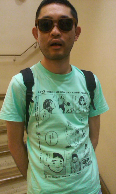 moplaysproduce's tweet photo. 今野さんの今日のTシャツも可愛いなあと思ってよく見たら、今野さん主演映画「くそガキの告白」Tでした。今週金曜日まで、テアトル新宿で上映中だそうです! #kama2 http://t.co/qQJiNrXV