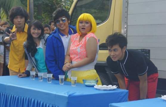 Maulioner's tweet photo. Sebelum games poto duyuuu @maulsyarief @QzBilqis @Saxo_Jerry @MaulidanPratama (•̯͡.•̯͡) http://t.co/z6ykEiDg