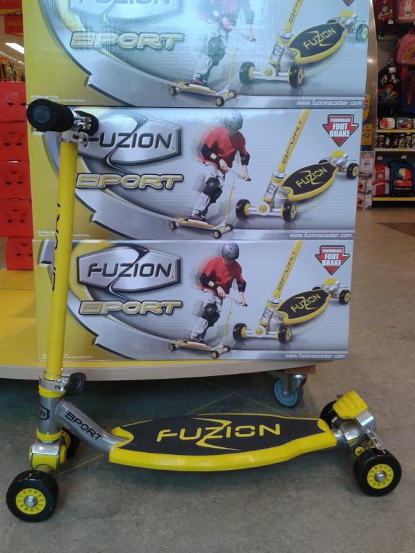 Dé rage van deze zomer, nu weer verkrijgbaar bij #Intertoys Horst: Fuzion step sport.