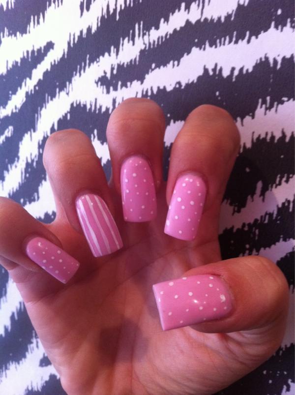 TheBeautyBout's tweet photo. @xXxGemGxXx @Lois_Williams16 pinky nails http://t.co/NJr3LFHQ