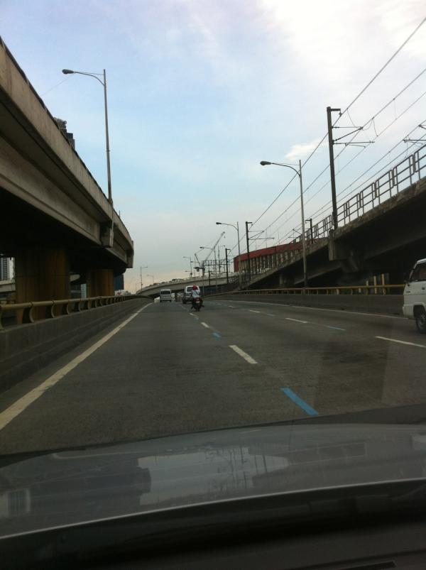 “<a href="/djmodshowtime/">djmodshowtime</a>: Wow no buses sa flyover no traffic <a href="/MMDA/">Official MMDA</a> good job pls RT ”
